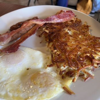 Willie's Cafe - 2 Eggs Breakfast Plate - Breakfast & Brunch Near Me - Reedley, California