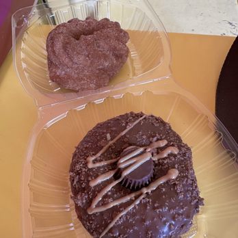 Friendly Donuts - Reece's and Cinnamon Sugar Crawler - Donuts Near Me - Orange, California