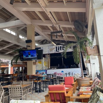 Mai Tai’s - Da empty place at noon on a weekend. - Cocktail Bars Near Me - Honolulu, Hawaii Mai Tai’s - Da empty place at noon on a weekend. - Cocktail Bars Near Me - Honolulu, Hawaii
