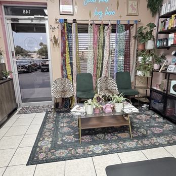The Wave Hair Design Studio - Waiting area - Hair Salons Near Me - Maitland, Florida The Wave Hair Design Studio - Waiting area - Hair Salons Near Me - Maitland, Florida