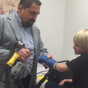 Canyon Vista Bone & Joint Surgery - Taking cast off - Sports Medicine Near Me - Gilbert, Arizona