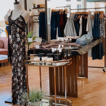 La Tre Clothing & Accessories - Women's Clothing Near Me - Ukiah, California La Tre Clothing & Accessories - Women's Clothing Near Me - Ukiah, California