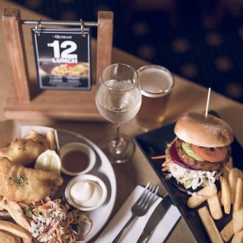 The Quadrant Irish Pub & Kitchen - $12 Weekday Lunches - Pubs Near Me - Hamilton, WKO The Quadrant Irish Pub & Kitchen - $12 Weekday Lunches - Pubs Near Me - Hamilton, WKO