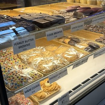 Mike's Pastry - Bakeries Near Me - Somerville, Massachusetts