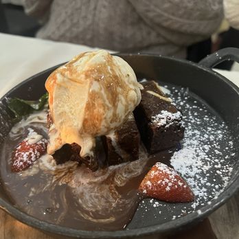Red Fox Restaurant & Bar - Chocolate brownie dessert - Sandwiches Near Me - Middletown, Connecticut Red Fox Restaurant & Bar - Chocolate brownie dessert - Sandwiches Near Me - Middletown, Connecticut