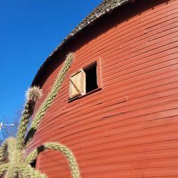 BIG. ROUND. BARN. BIG. ROUND. BARN.
