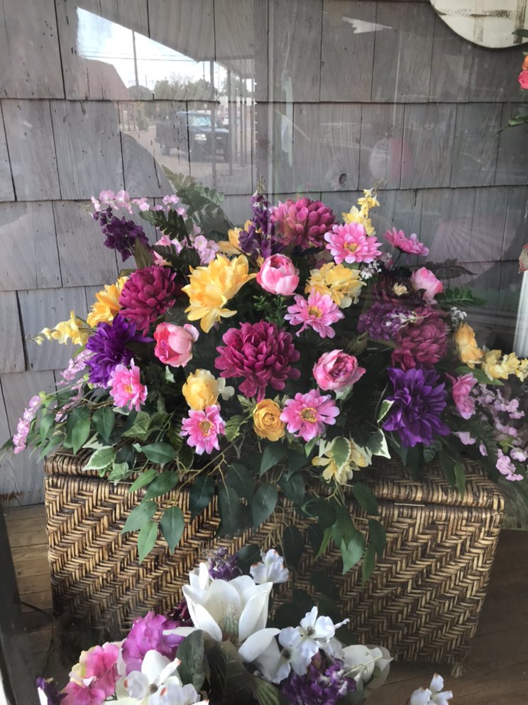 MILLS FLOWERS & GIFTS 236 E Main St, Marks, Mississippi Florists