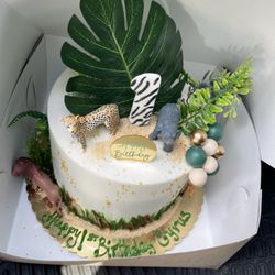 Lu's Cafe & Bakery - Custom cake