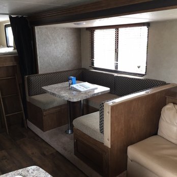 Paso Robles RV Rentals - Plenty of room to eat - RV Rental Near Me Paso Robles RV Rentals - Plenty of room to eat - RV Rental Near Me
