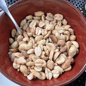 Doc Ponds - Roasted peanuts - Bars Near Me - Stowe, Vermont