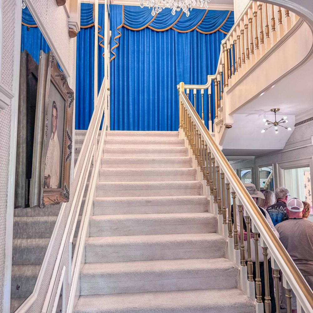 Graceland Mansion - What a beautiful, progressive and ahead of its' time house - Museums Near Me - Memphis, Tennessee Graceland Mansion - What a beautiful, progressive and ahead of its' time house - Museums Near Me - Memphis, Tennessee