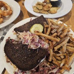3 Friends Bar & Grill - Rueben!!