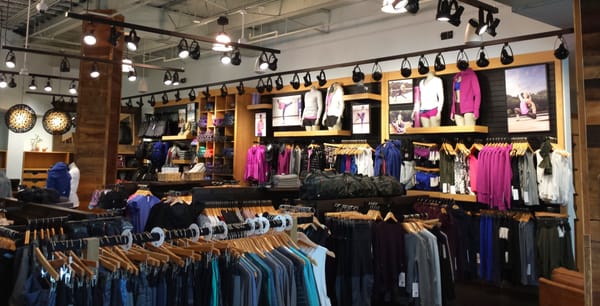 lululemon by null