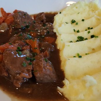 Café Louise - Beef bourguignon (14,80 €) - Tea Rooms Near Me - Paris, 75