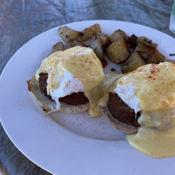 Kula Lodge - Crab cake Benedict - Hotels Near Me - Kula, Hawaii Kula Lodge - Crab cake Benedict - Hotels Near Me - Kula, Hawaii
