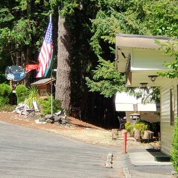 Mike's Beach Resort - Maybe front of the hotel - Resorts Near Me - Lilliwaup, Washington Mike's Beach Resort - Maybe front of the hotel - Resorts Near Me - Lilliwaup, Washington