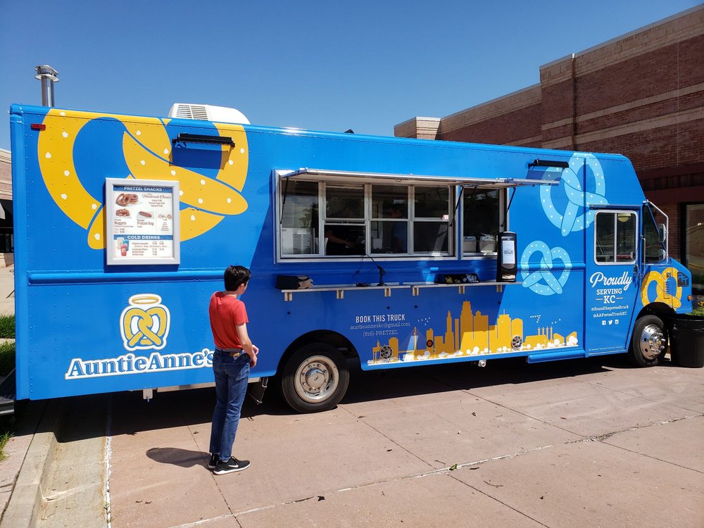 AUNTIE ANNE’S PRETZEL TRUCK Updated September 2024 Overland Park