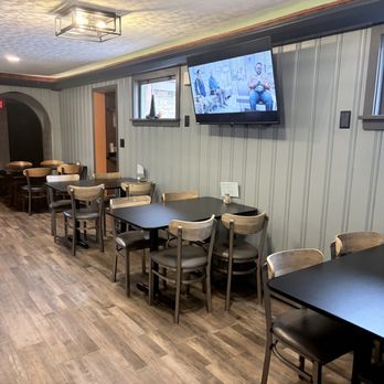 Shortys Restaurant and Bar - Main dinning area - Bars Near Me - Stoystown, Pennsylvania Shortys Restaurant and Bar - Main dinning area - Bars Near Me - Stoystown, Pennsylvania