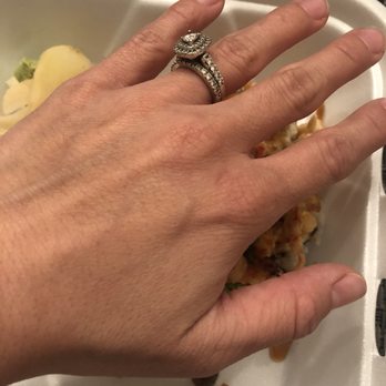 Daru Sushi - I can put my hand over it and cover the portion size of the roll - Sushi Bars Near Me - Bellflower, California