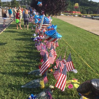 Fallen Five Memorial - The Memorial on first day of killings. - Landmarks & Historical Buildings Near Me - Chattanooga, Tennessee