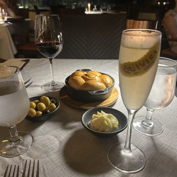 Quivira Steakhouse - Welcome bread and olives. French 75 - Steakhouses Near Me - Cabo San Lucas, BCS Quivira Steakhouse - Welcome bread and olives. French 75 - Steakhouses Near Me - Cabo San Lucas, BCS