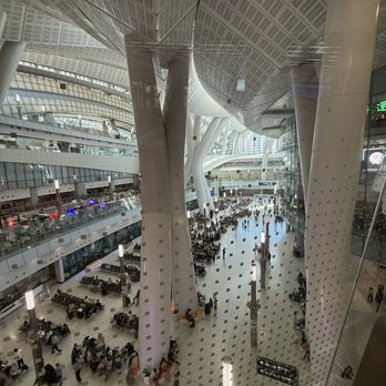 香港西九龍站 - Shops and waiting areas below ticketing - Train Stations Near Me - Hong Kong, HK 香港西九龍站 - Shops and waiting areas below ticketing - Train Stations Near Me - Hong Kong, HK