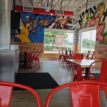 Dave's Hot Chicken - Dining area - Chicken Shop Near Me - Chesapeake, Virginia