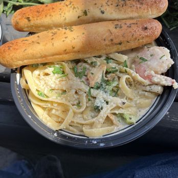 La Mona - Chicken and shrimp Alfredo with breadsticks. - Italian Near Me - Fairview, Oregon La Mona - Chicken and shrimp Alfredo with breadsticks. - Italian Near Me - Fairview, Oregon