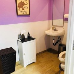 Holistic Essentials - Private bathroom in colonic room