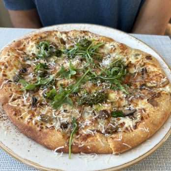 BALEENkitchen - Veggie pizza - Seafood Near Me - Redondo Beach, California BALEENkitchen - Veggie pizza - Seafood Near Me - Redondo Beach, California