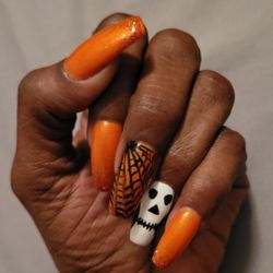 Queen Nails