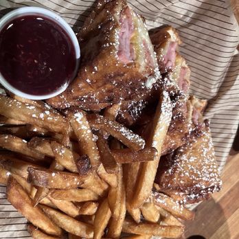 Cheddar's Scratch Kitchen - Monte Cristo - American Near Me - Athens, Georgia