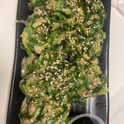 Pink Pepper - Seaweed salad sushi