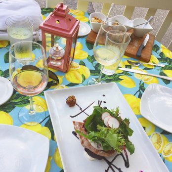11 Maple Street - Wine - New American Near Me - Jensen Beach, Florida