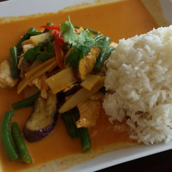Red Elephant - I ordered the red curry chicken 3 stars spicyness. I think I found my fav thai restaurant in Atlanta. It's so DELICIOUS! - Thai Near Me - Marietta, Georgia