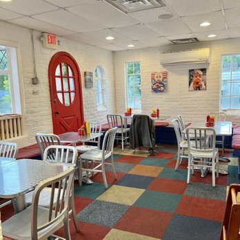 Pure Eats - Dining room - American Near Me - Lexington, Virginia Pure Eats - Dining room - American Near Me - Lexington, Virginia