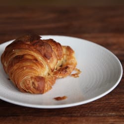 Briancón - Croissant fra Briancon taget med hjem. Flot ser den ud, men smagen er altså ikke i top.