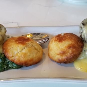 Willi's Wine Bar - Filet mignon sliders - Wine Bars Near Me - Santa Rosa, California Willi's Wine Bar - Filet mignon sliders - Wine Bars Near Me - Santa Rosa, California
