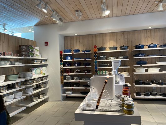Crate & Barrel by null