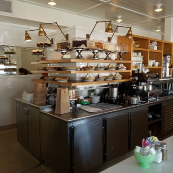 Jongewaard's Bake n Broil - Cakes and cupcakes, pies and muffins.....yuuuuuummmmmy - American Near Me - Long Beach, California
