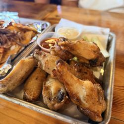 Mavericks Hangar Bar & Grill - Pound of Wings