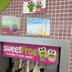 sweetFrog Premium Frozen Yogurt - Pineapple dole whip !