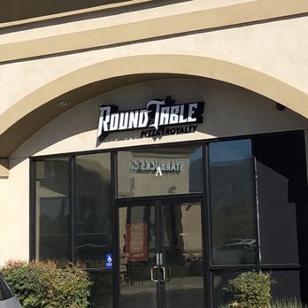 Round Table Pizza - Entrance - Pizza Near Me - Tehachapi, California