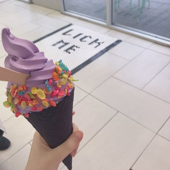 Thrills Soft Serve - Taro soft serve with fruity pebbles - Ice Cream & Frozen Yogurt Near Me - Honolulu, Hawaii