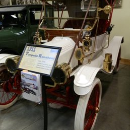 1911 Torpedo Runabout featured a longer hood and lower seats 1911 Torpedo Runabout featured a longer hood and lower seats