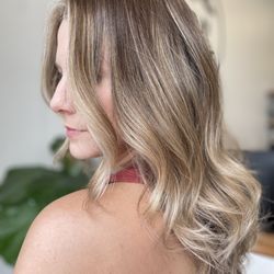 Salon Lucent