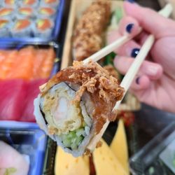 Syosset Seafood - Ufo up close- no eel