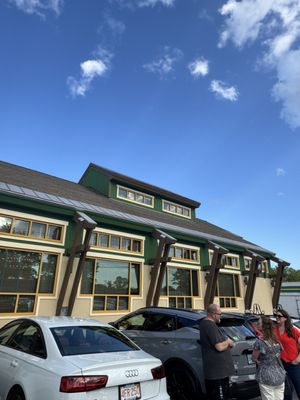 The Ground Round by null