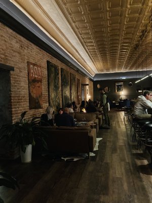 One Legged Magpie by null