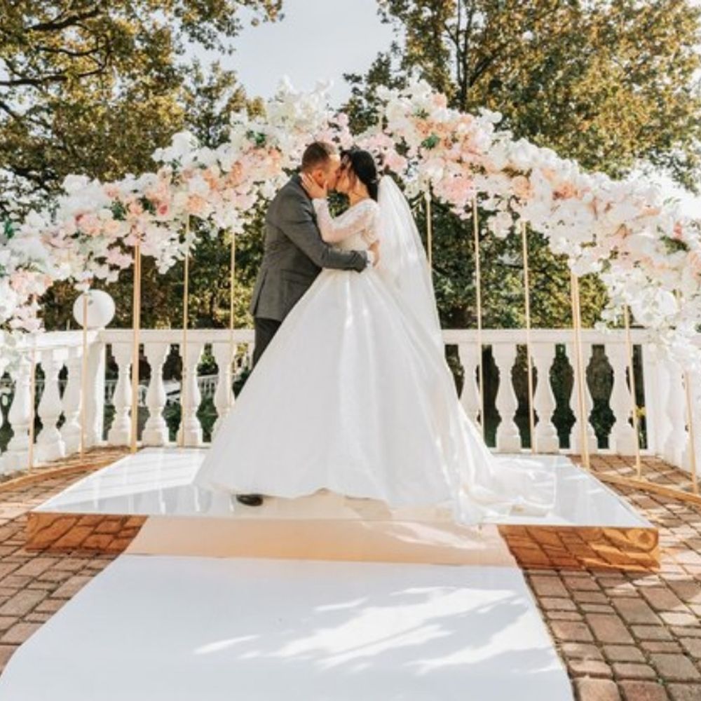 Behind the Scenes of The Runaway Bride (Part Fourteen) Excerpt from the  episode commentary by David Tennant and Julie... – @mizgnomer on Tumblr, image size:1000x1000